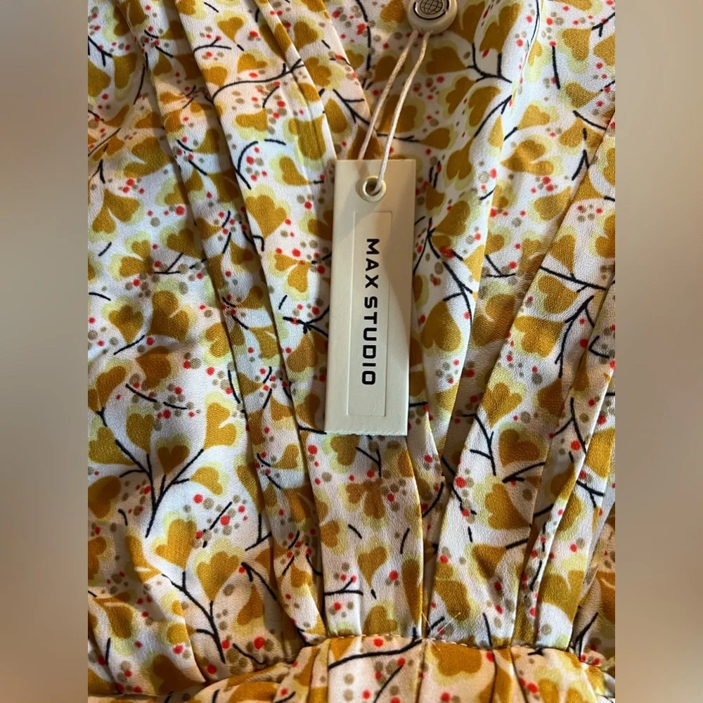 NWT Max Studio MUST HAVE! Fitted to accentuate curves, and very flattering. - Picture 7 of 9
